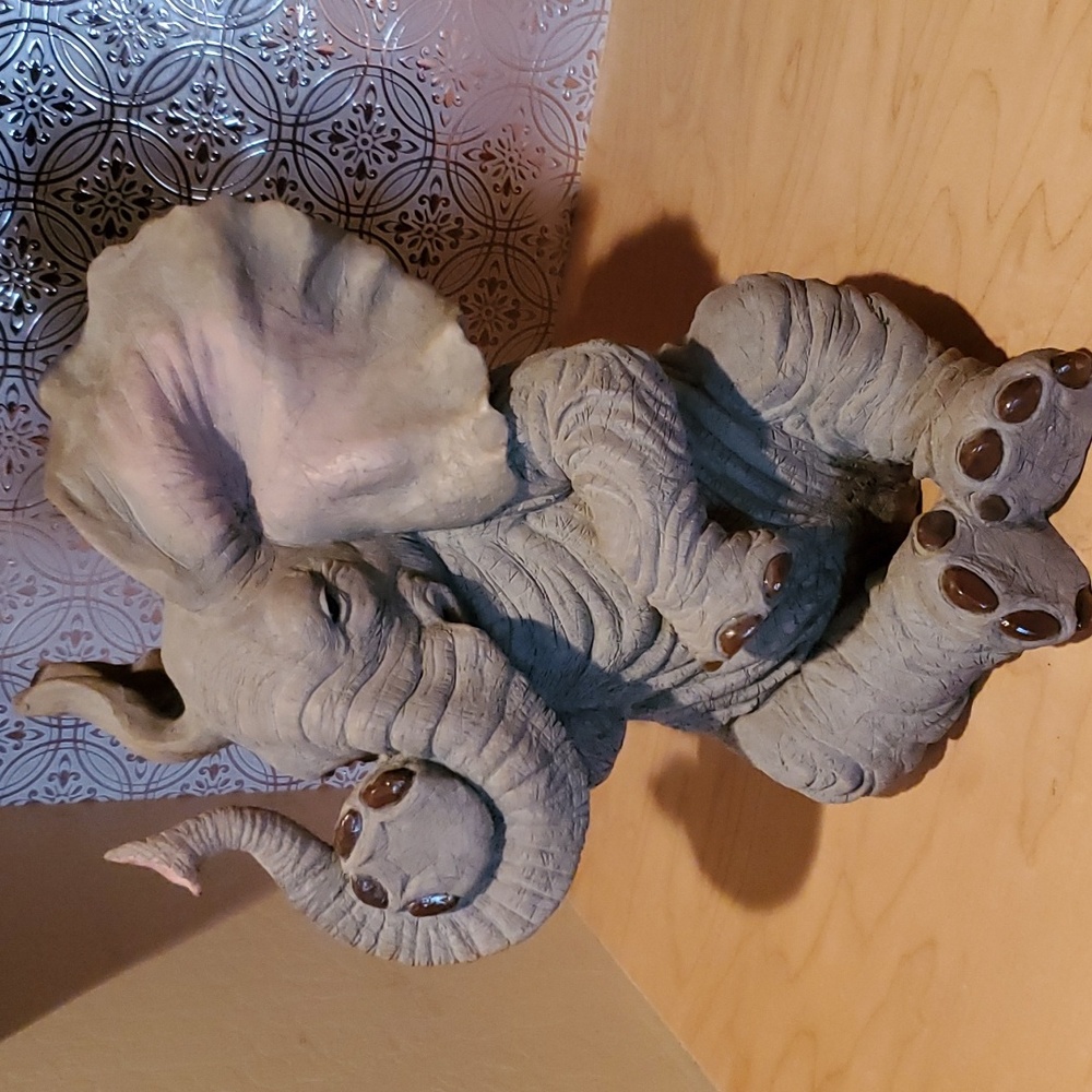 Elephant Sculpture nwot
